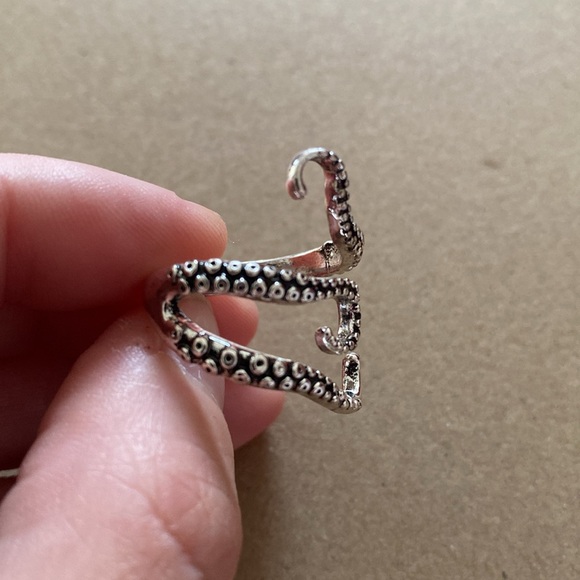 🆕Unisex Exotic Silver & Pewter Colossal Squid/Kraken Ring- Adjustable - Picture 4 of 6